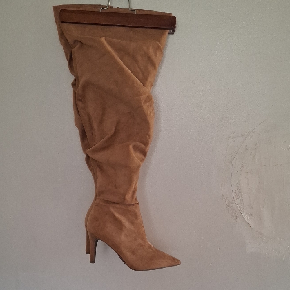 Elegant Tan Suede Women's Boots